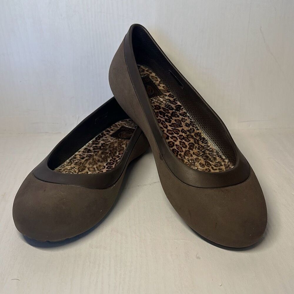 Crocs Womens 8 Shoe Mammoth Leopard Brown Ballet Flat‎ Comfortable Slip on Round